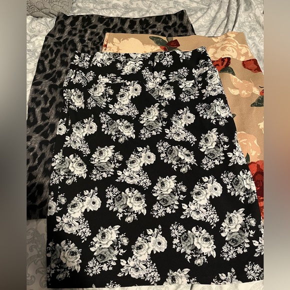 Bundle of 3 patterned LuLaRoe women’s skirts all size XL - Picture 2 of 11